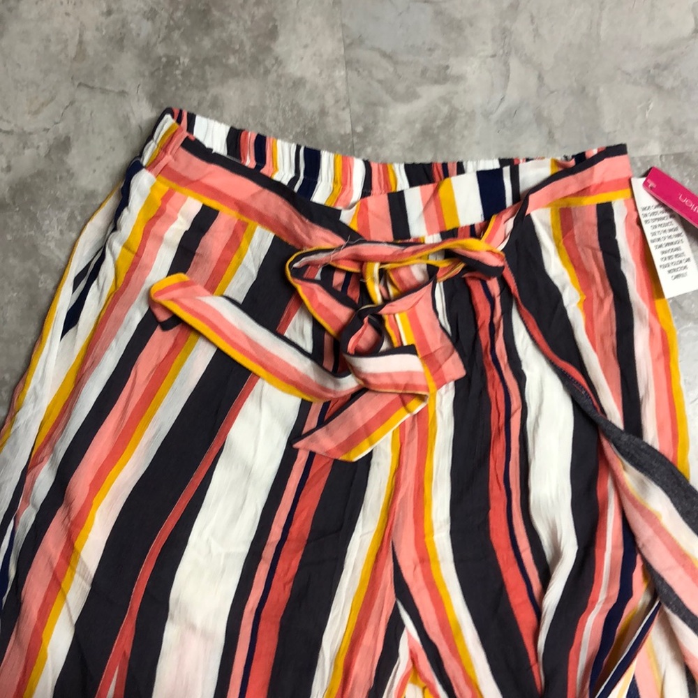 Beachwear - Picture 3 of 6